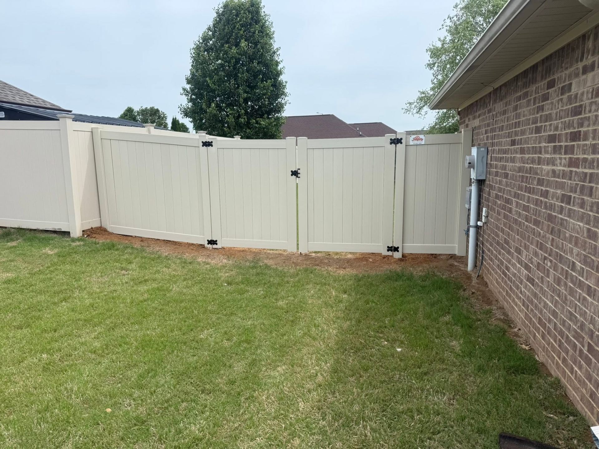 Tan vinyl w/ double gate